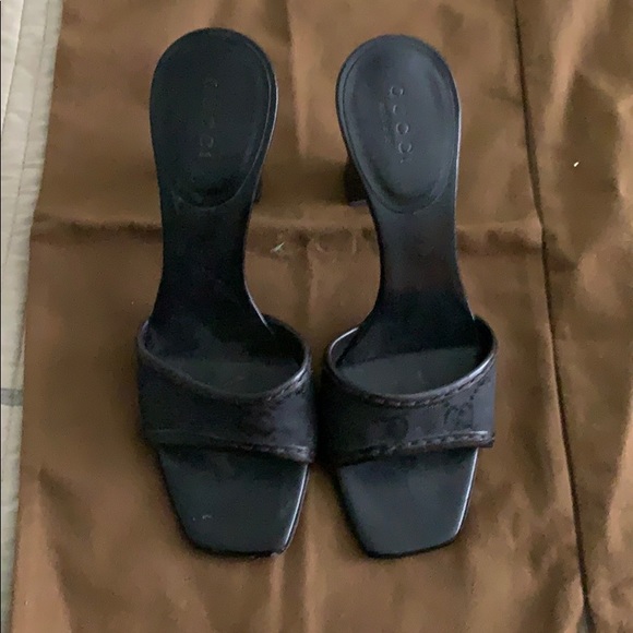 Gucci Shoes - Price ⬇️ Like new Gucci shoes w dust bags